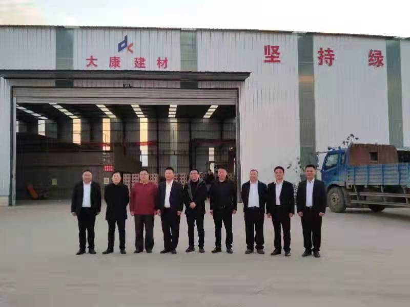 河南省磚瓦窯行業(yè)綠色發(fā)展協(xié)會(huì)、河南省生態(tài)環(huán)境廳綠色發(fā)展部攜行業(yè)**專家蒞臨河南亞新窯爐有限公司進(jìn)行現(xiàn)場(chǎng)考察