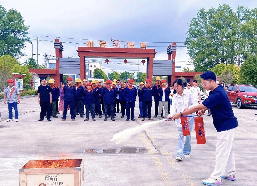 亞新公司開(kāi)展消防應(yīng)急演練，筑牢安全生產(chǎn)防線